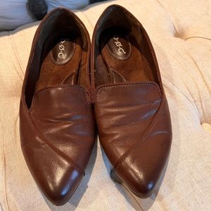b.o.c. | Women’s Brown Leather Pointed Toe Flats size 9.5
